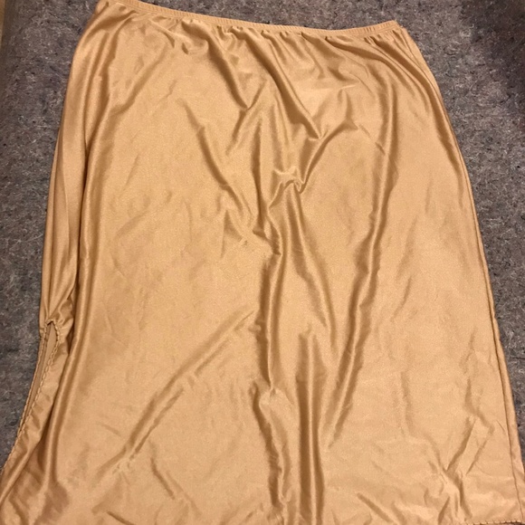 Gilligan & O'Malley Other - NWOT Tan Women's Slip